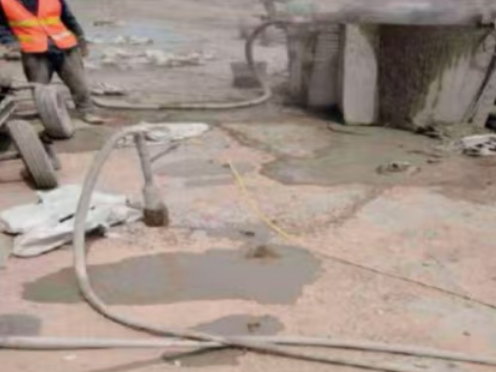 墨脱水泥混凝土路面板底注浆技术 路面脱空注浆整治方案