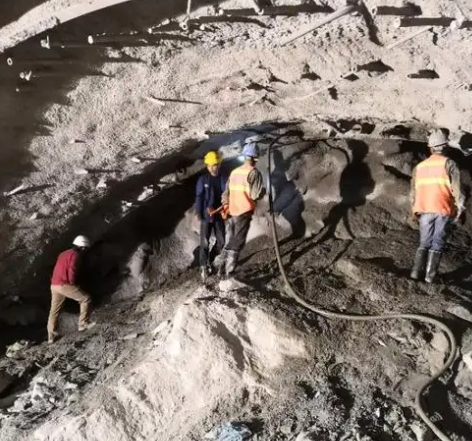 墨脱拱顶带模注浆料的施工流程及注意事项